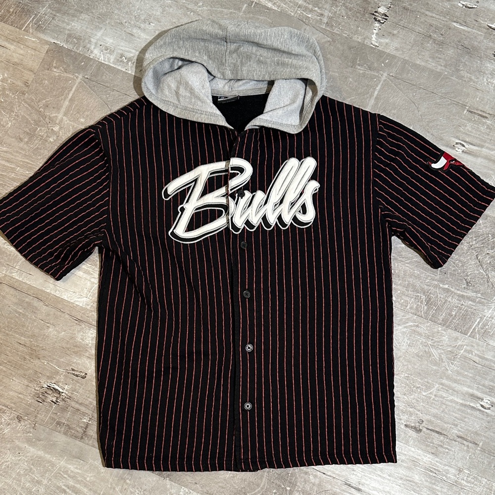 NBA Bulls Black and Red Pinstripe Shirt with Gray Hood